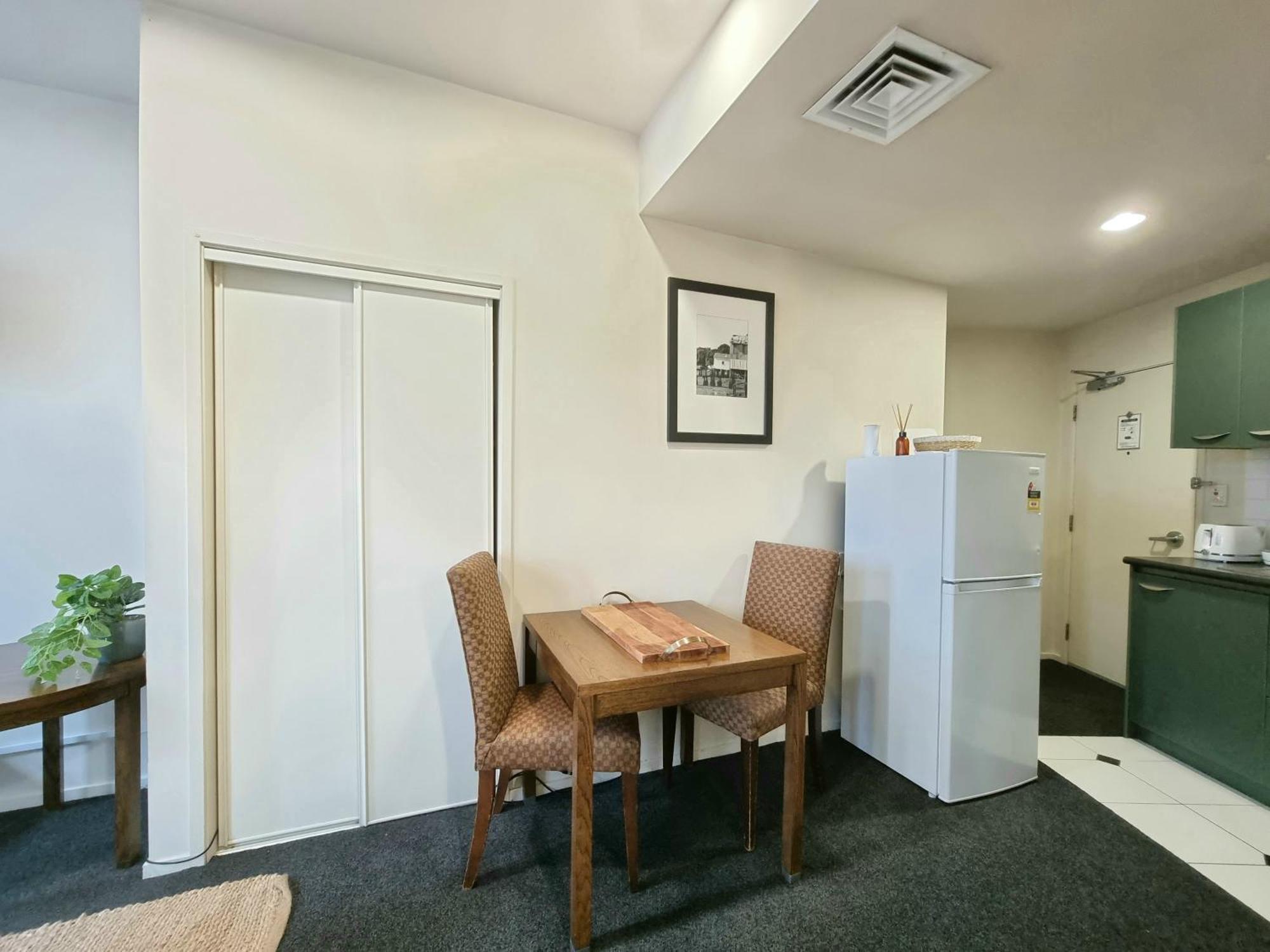 Urban Deco Apartment On Queen Street Auckland Oda fotoğraf