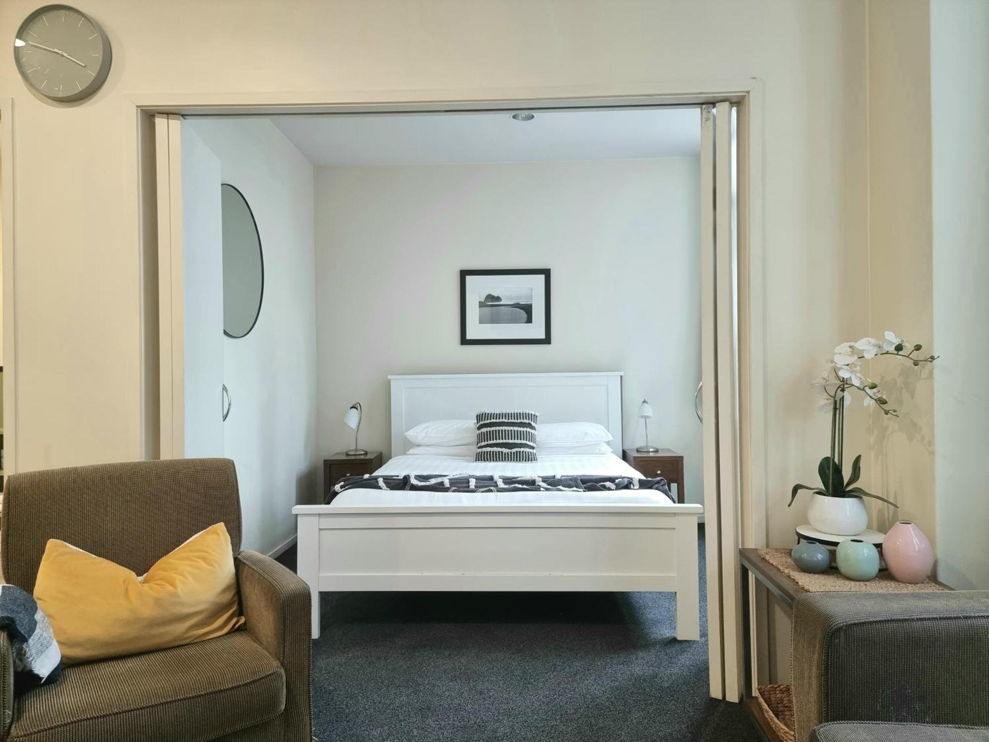 Urban Deco Apartment On Queen Street Auckland Oda fotoğraf
